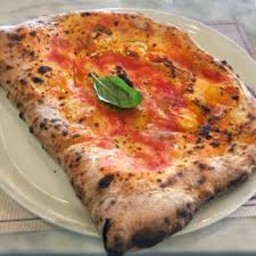 CALZONE POMODORO E MOZZARELLA